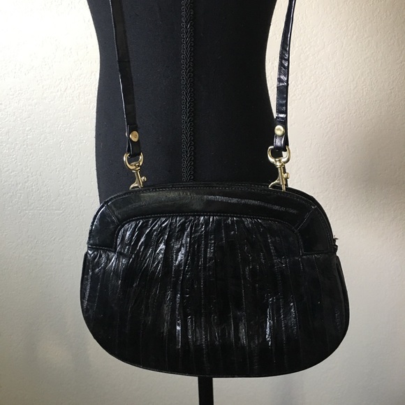 Black heel skin Crossbody - Picture 2 of 6